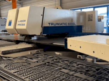 Koneen TRUMPF Trumatic 600L etunäkymä