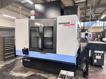 Koneen DOOSAN VC 510 etunäkymä