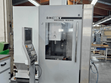 Koneen DMG DECKEL MAHO DMC 635V etunäkymä