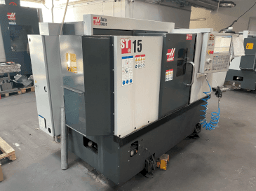 Koneen HAAS ST-15 etunäkymä
