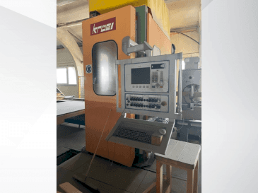 Koneen KRÜSI KM-95 G1 etunäkymä