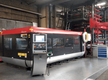Koneen AMADA LC-3015F1NT 4kW CO2 etunäkymä