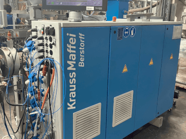 Koneen Krauss Maffei KME 45 XS etunäkymä