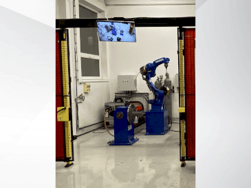 Koneen Yaskawa Motoman AR1440 etunäkymä