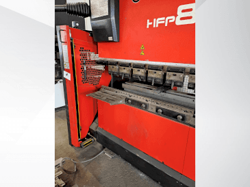Koneen AMADA HFP 80-25 etunäkymä