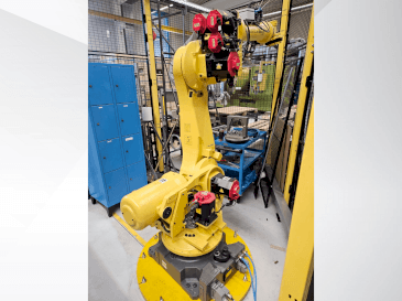 Koneen FANUC R2000iB/165F etunäkymä