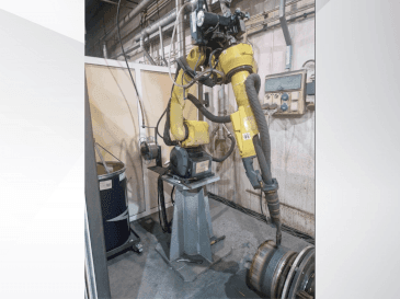 Koneen FANUC ARC Mate 100iC etunäkymä