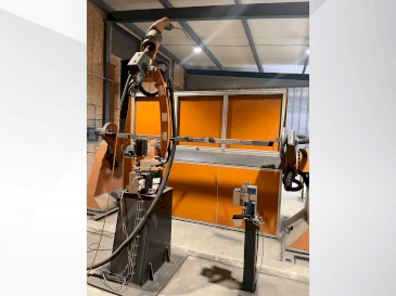 Koneen KUKA KR8 R2100-2 arc HW etunäkymä