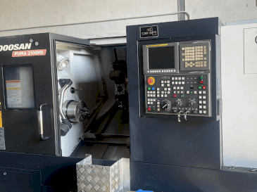Koneen DOOSAN PUMA 2100MS etunäkymä