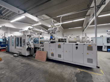 Koneen Krauss Maffei 800-6100 MX etunäkymä