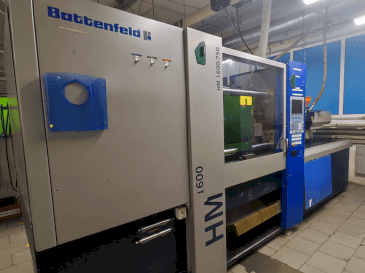 Koneen  Battenfeld HM 1600/750 etunäkymä