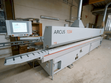 Koneen HOLZHER ARCUS 1334 FV2 etunäkymä