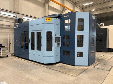 Koneen  Matsuura MAM72-35V etunäkymä