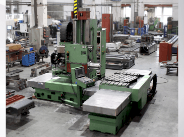 Koneen TOS WFQ 80 CNC etunäkymä