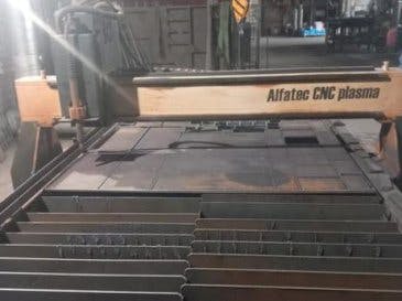 Koneen  ALFATEC CNC 1,5x3M PROFI etunäkymä