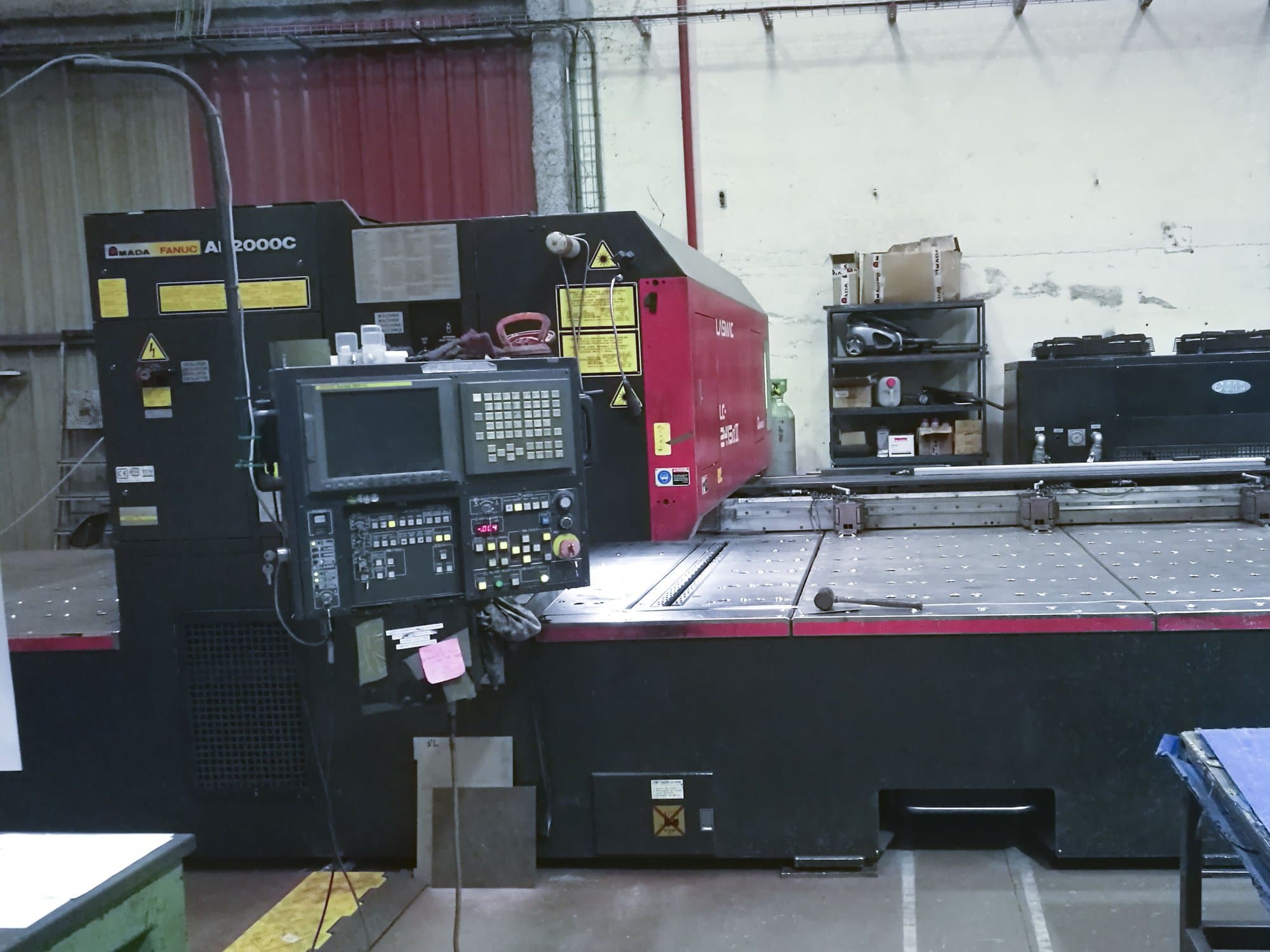 Koneen AMADA LC 2415 α3 Etunäkymä