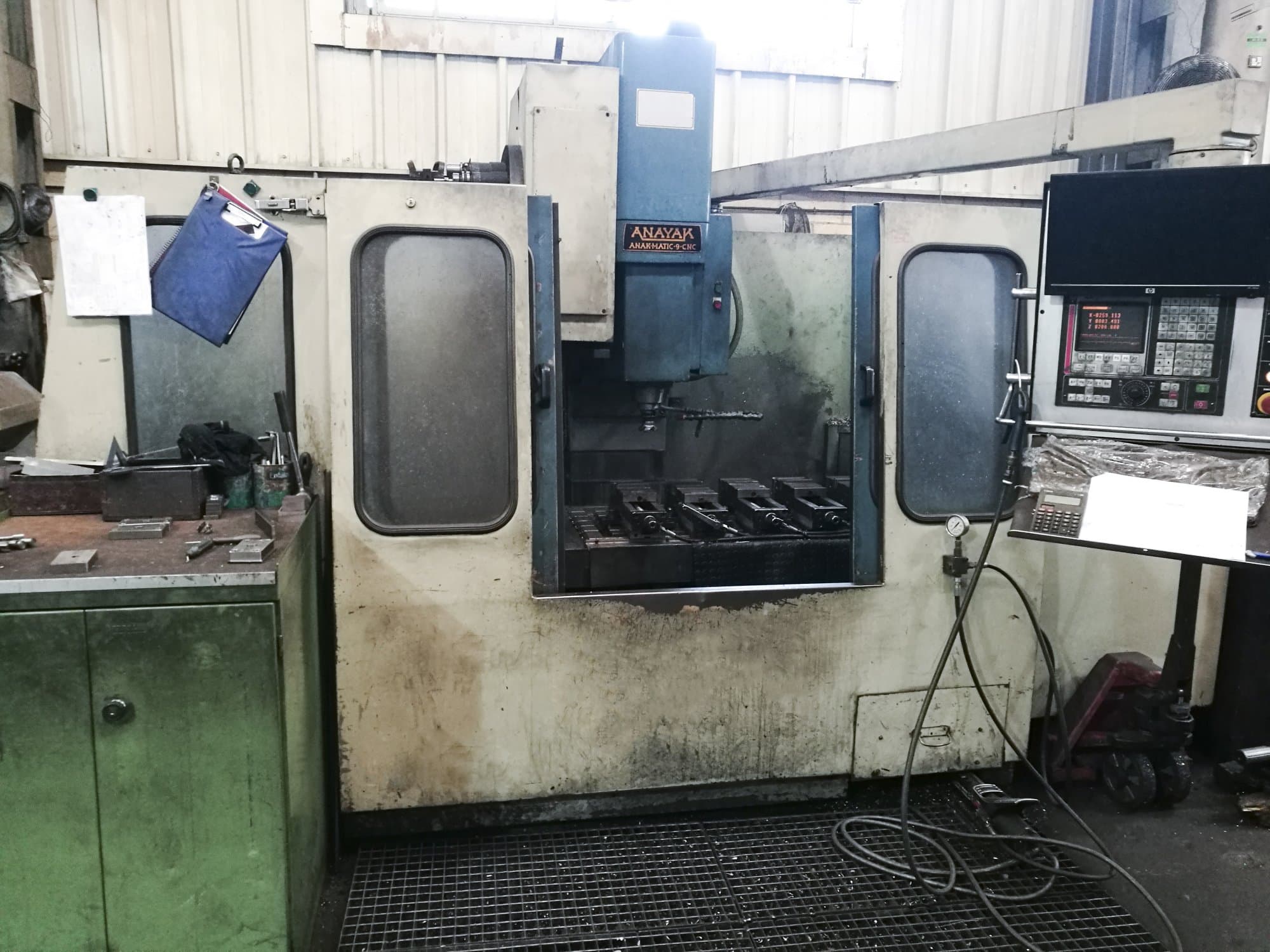 Koneen ANAYAK etunäkymäANAK MATIC-9 CNC