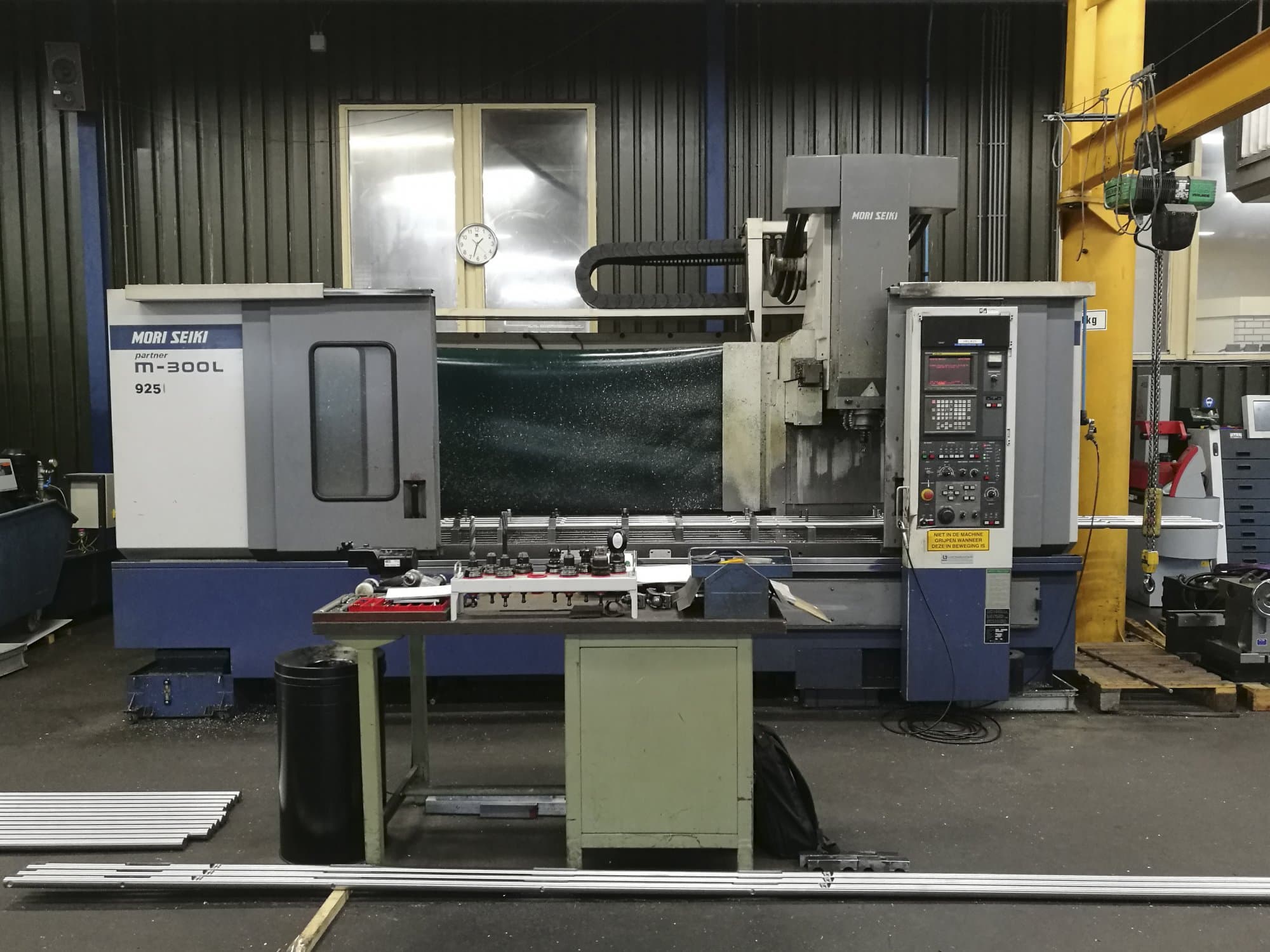 Koneen MORI SEIKI etunäkymäM-300L2