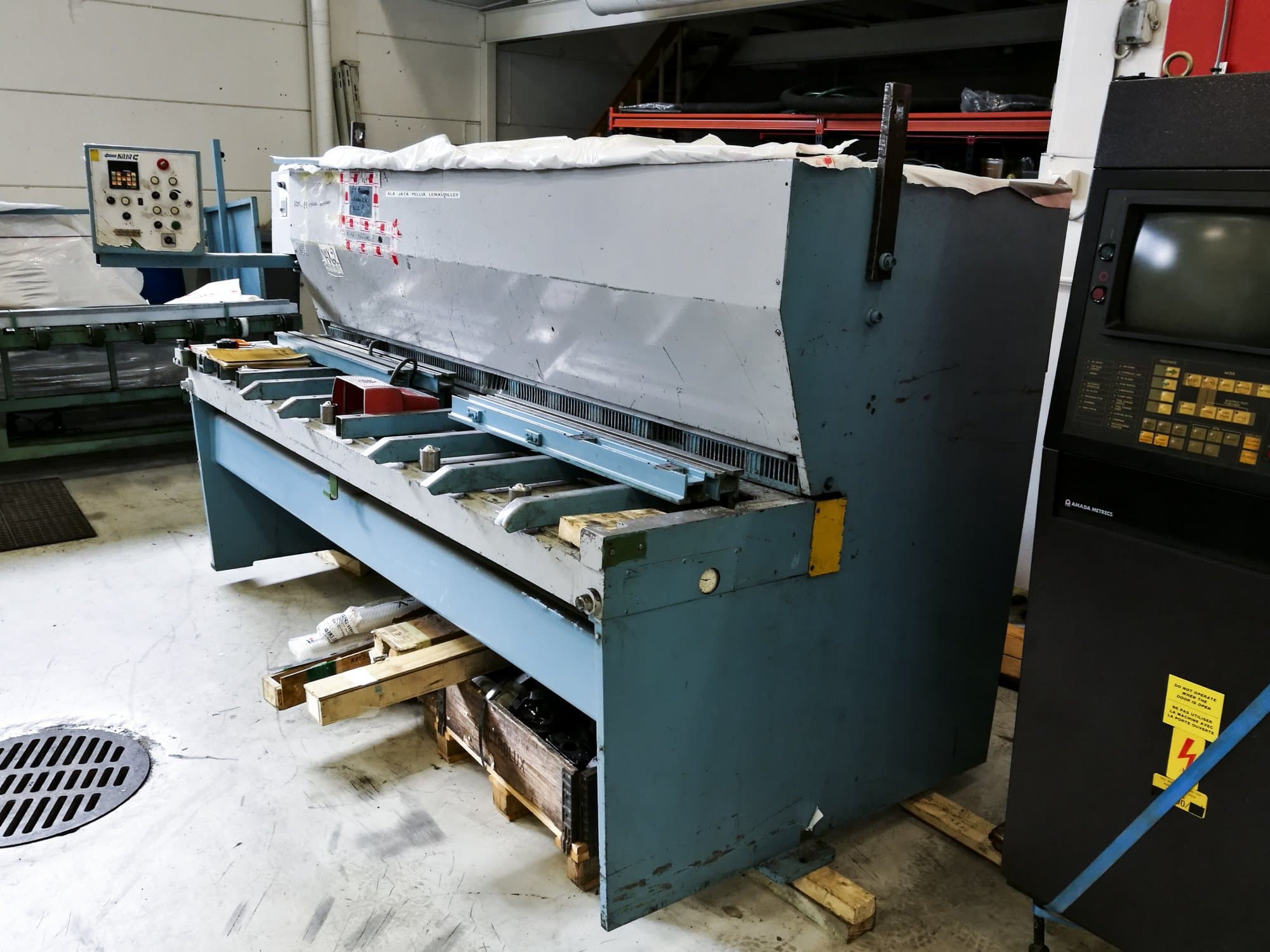 Koneen CHE etunäkymä25/4