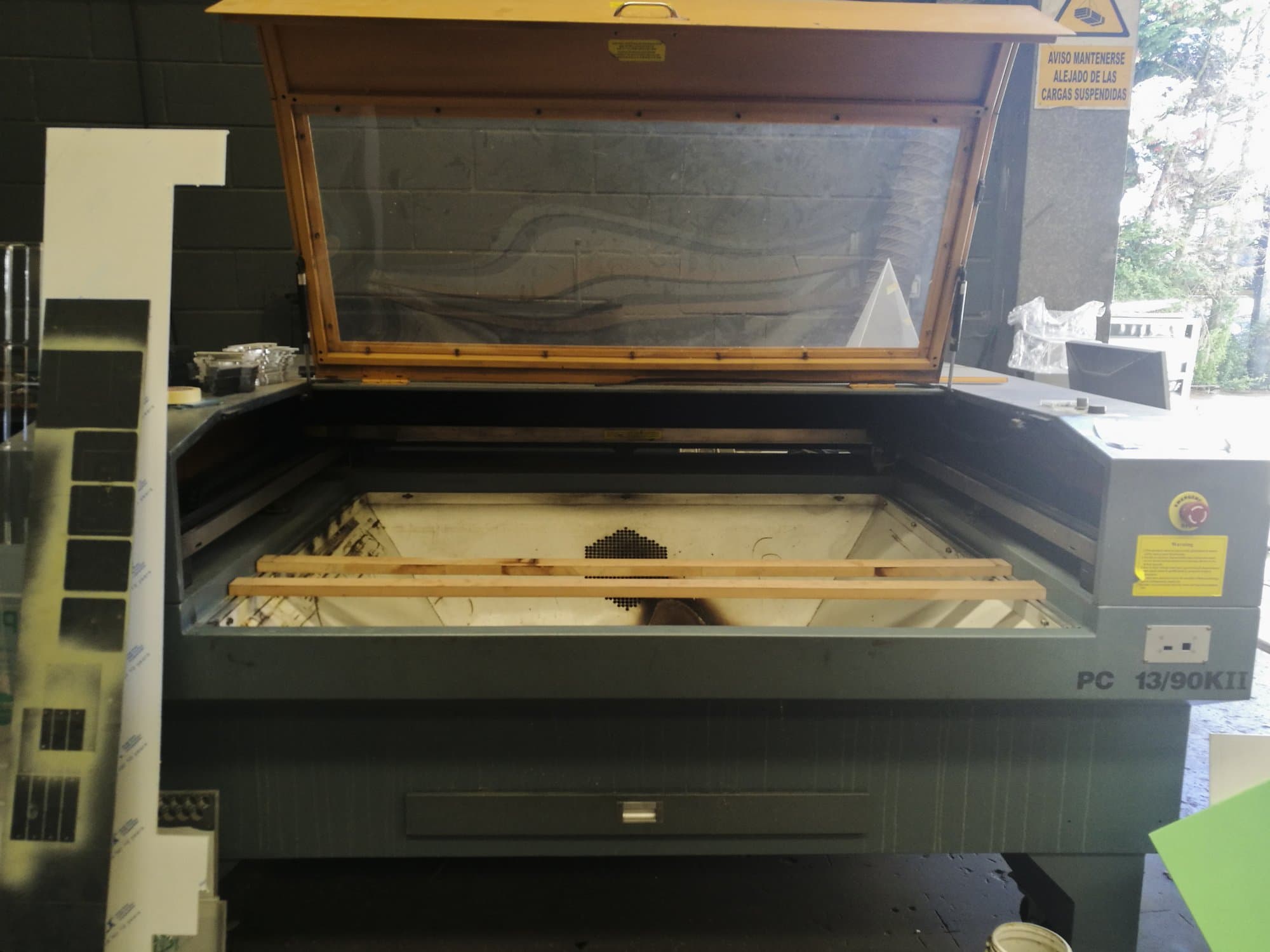 Koneen PC etunäkymä 13/90KII