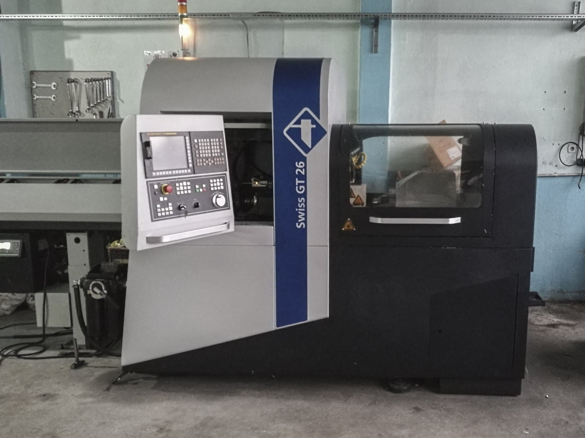 Koneen  Tornos etunäkymäSWISS GT 26