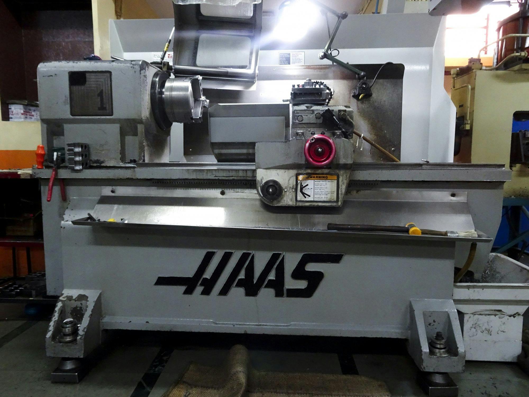 Koneen  HAAS etunäkymäTL-1