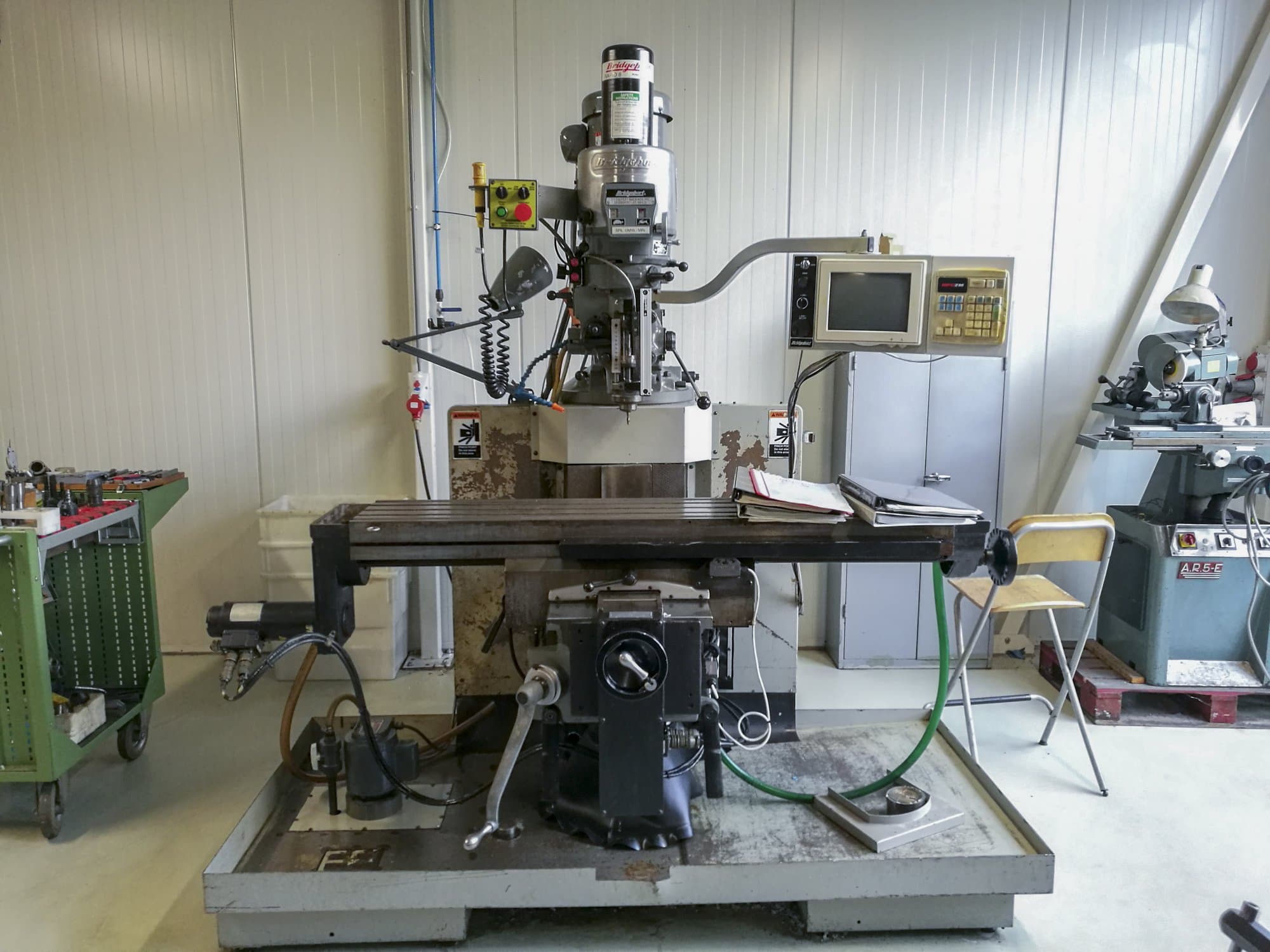 Koneen  Bridgeport etunäkymäEZ TRAK DX II