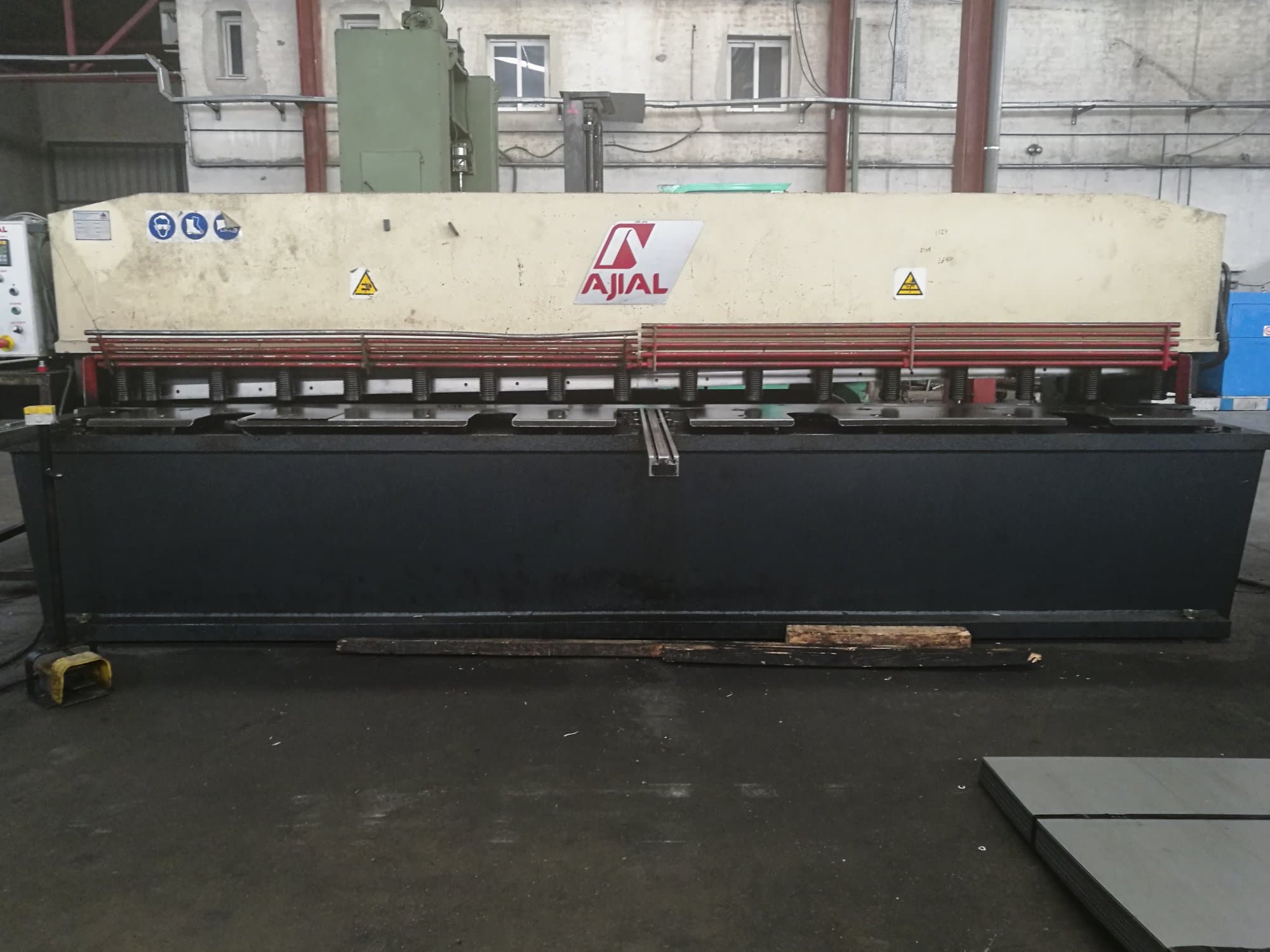 Koneen  Ajial etunäkymäCB-640