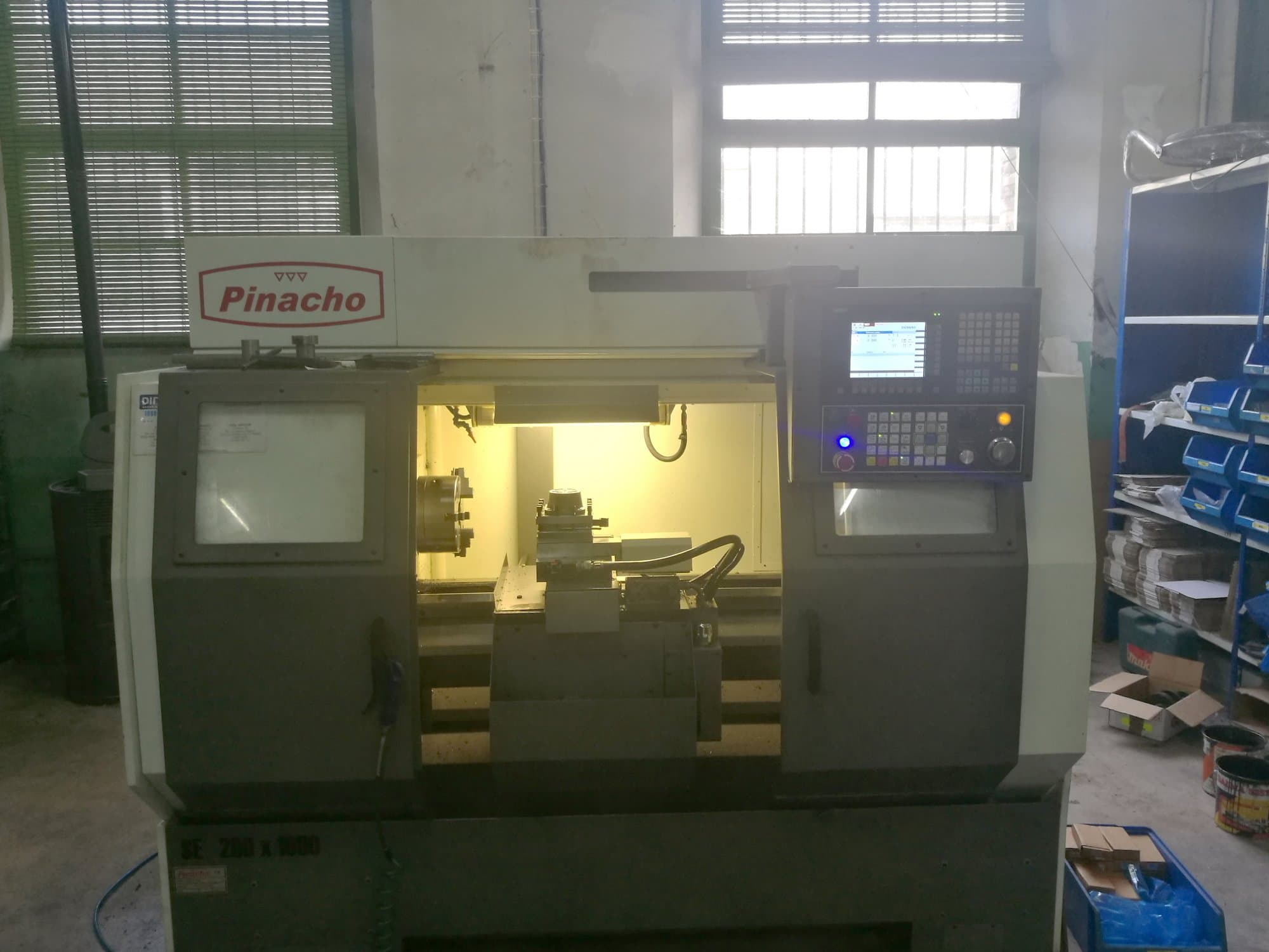 Koneen Pinacho etunäkymäSE-200