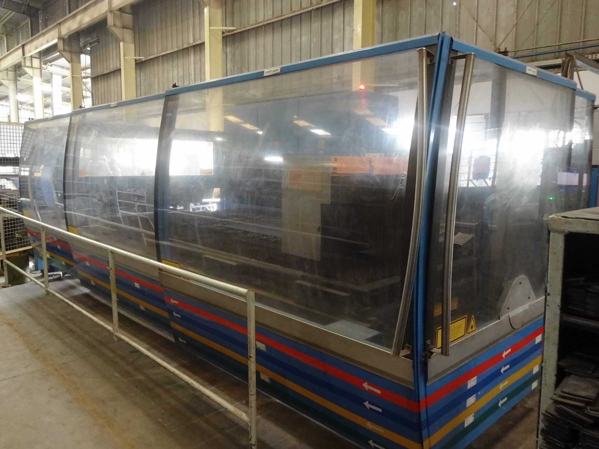 Koneen Prima Power oikea näkymäPlatino 2040