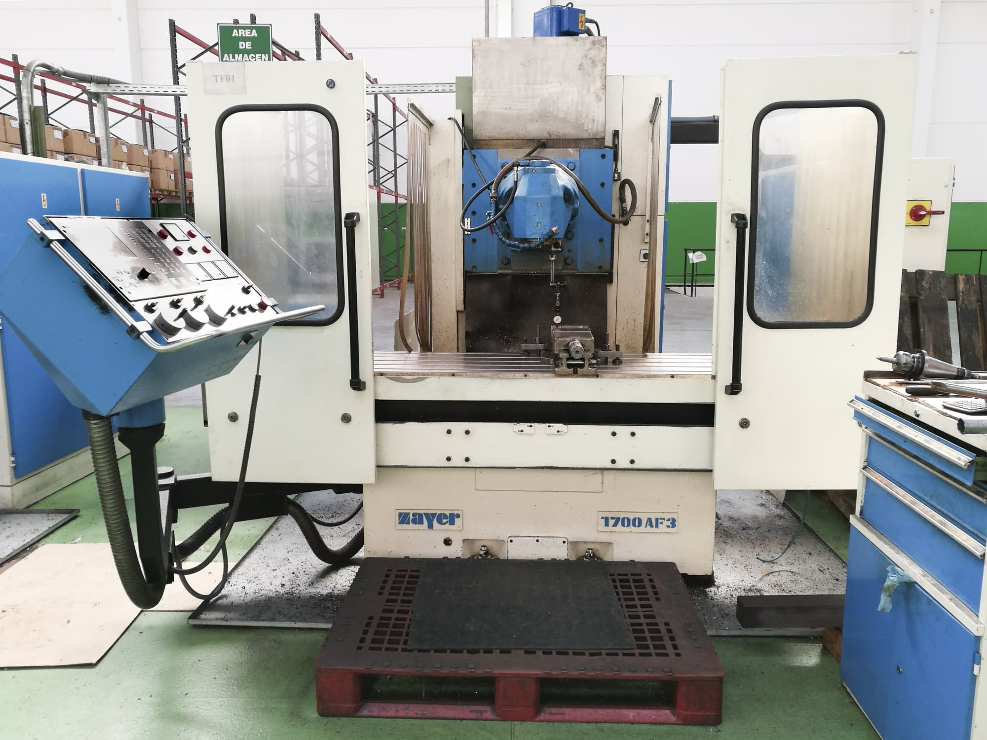 Koneen  1 Zayer etunäkymä1700 AF3