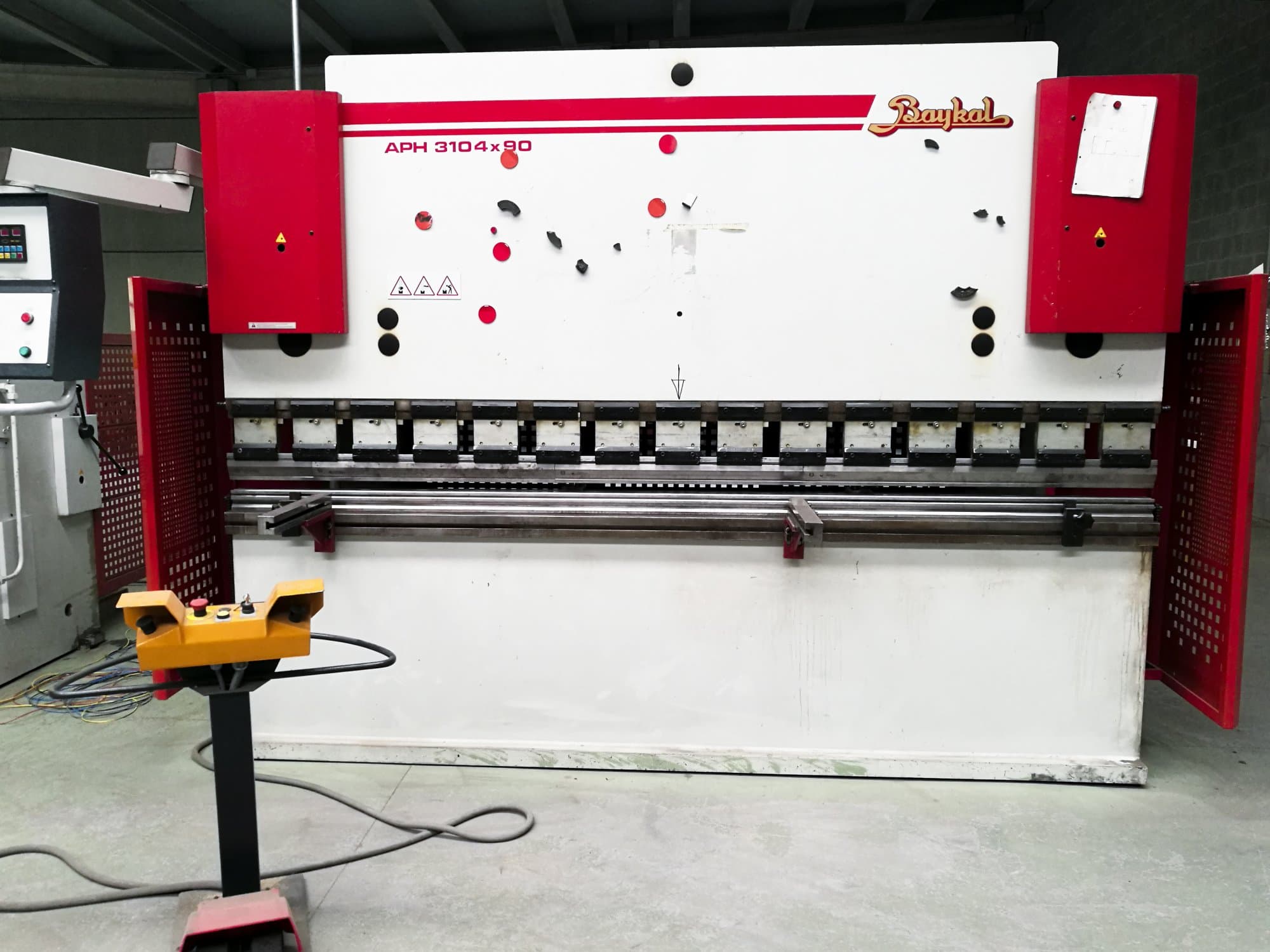 Koneen  Baykal etunäkymä APH 3104x90