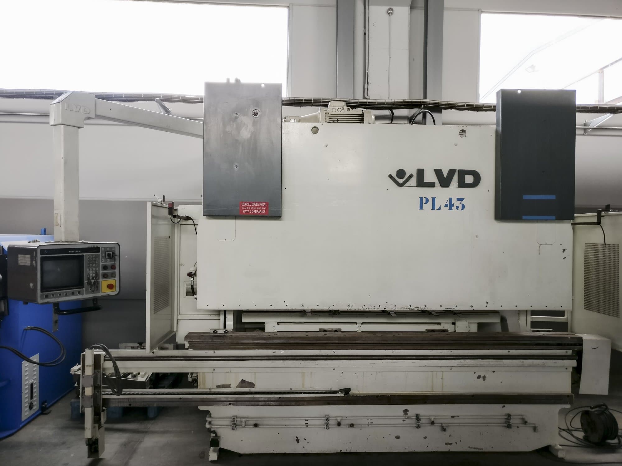 Koneen LVD etunäkymä PPEB 160-30 MNC 95