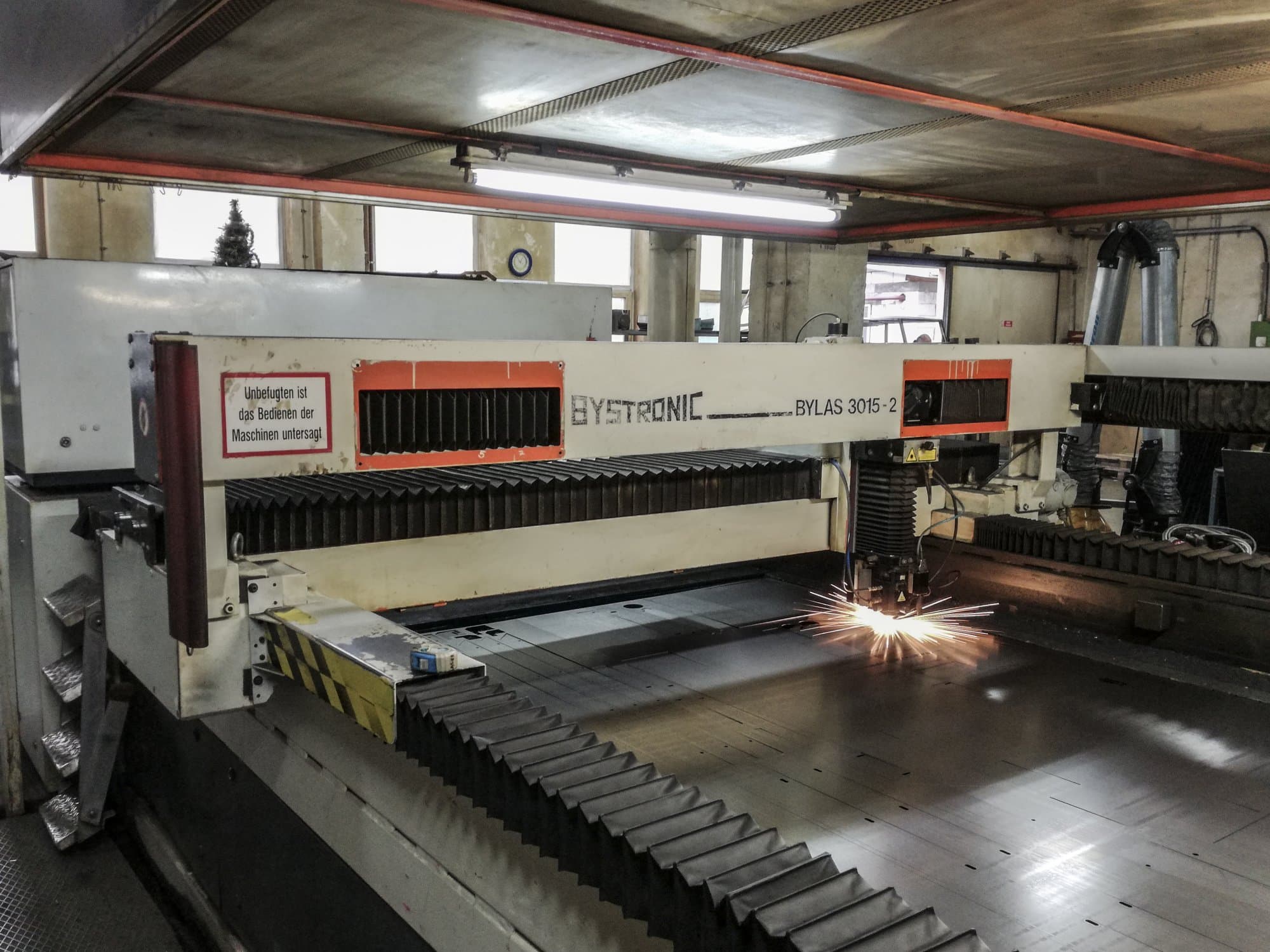 Koneen 1 Bystronic vasen näkymäBylas 3015-2