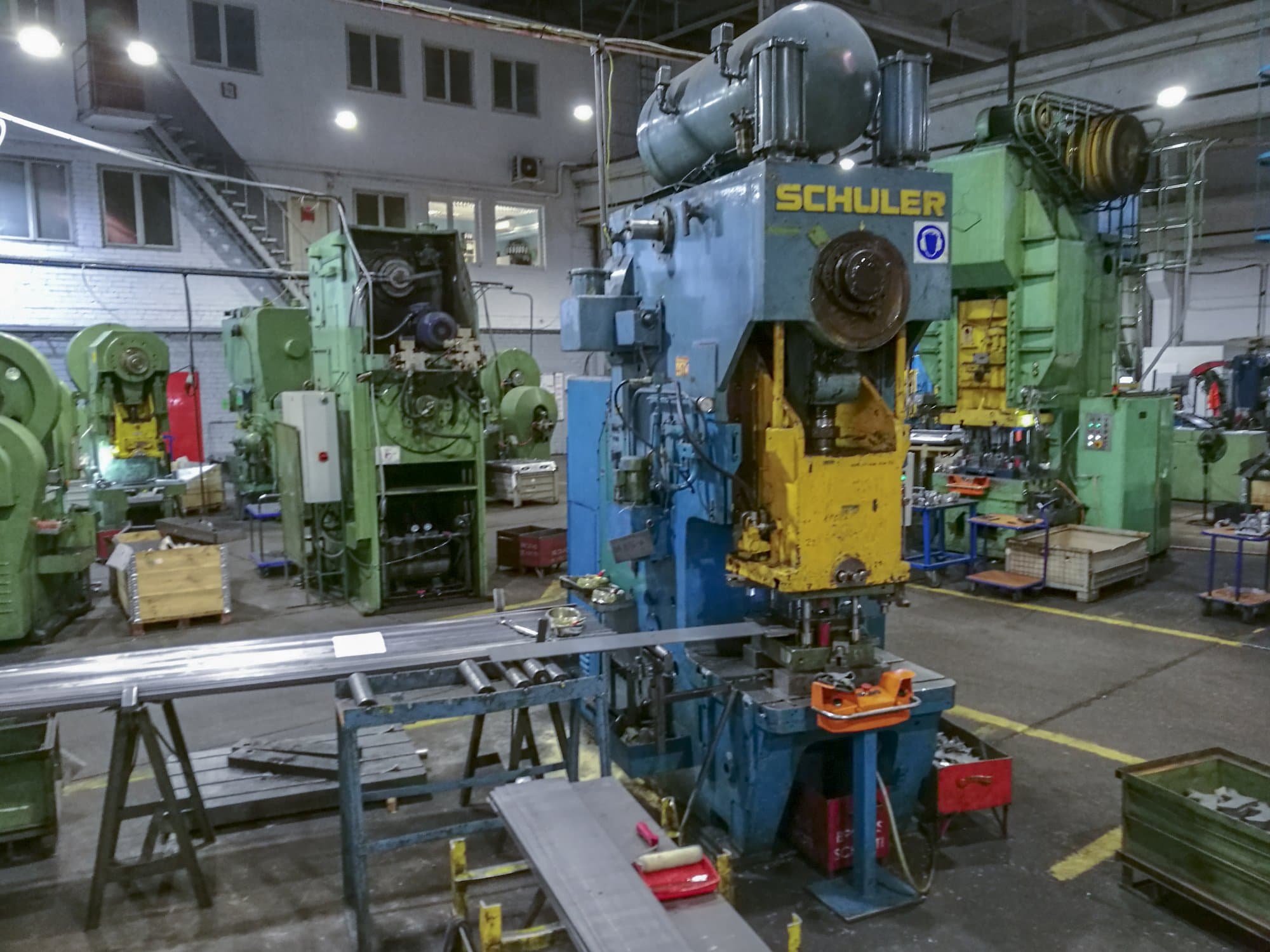 Koneen SCHULER vasen näkymäPEr 200/420