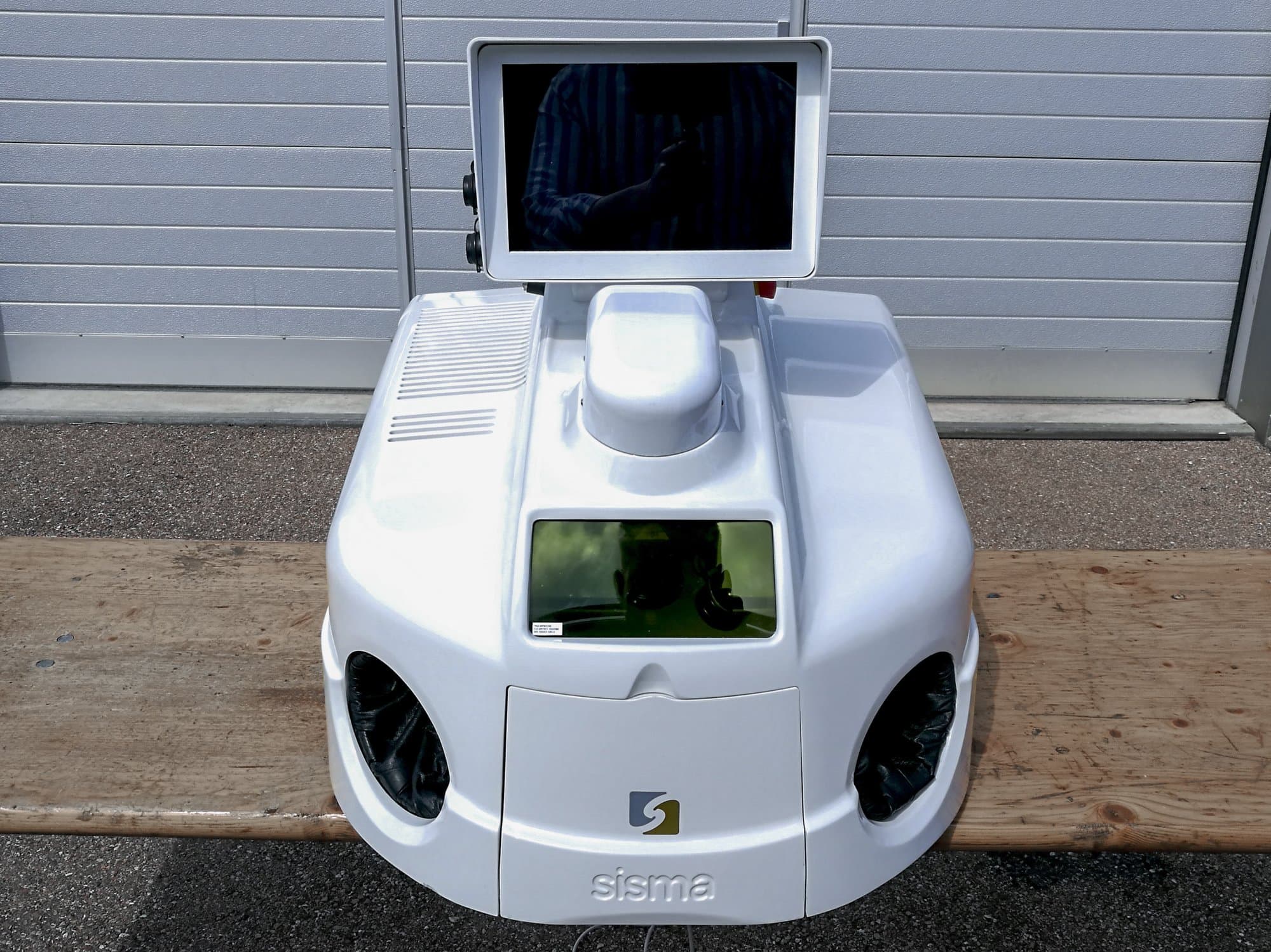 Koneen  Sisma etunäkymäLM-DV 100