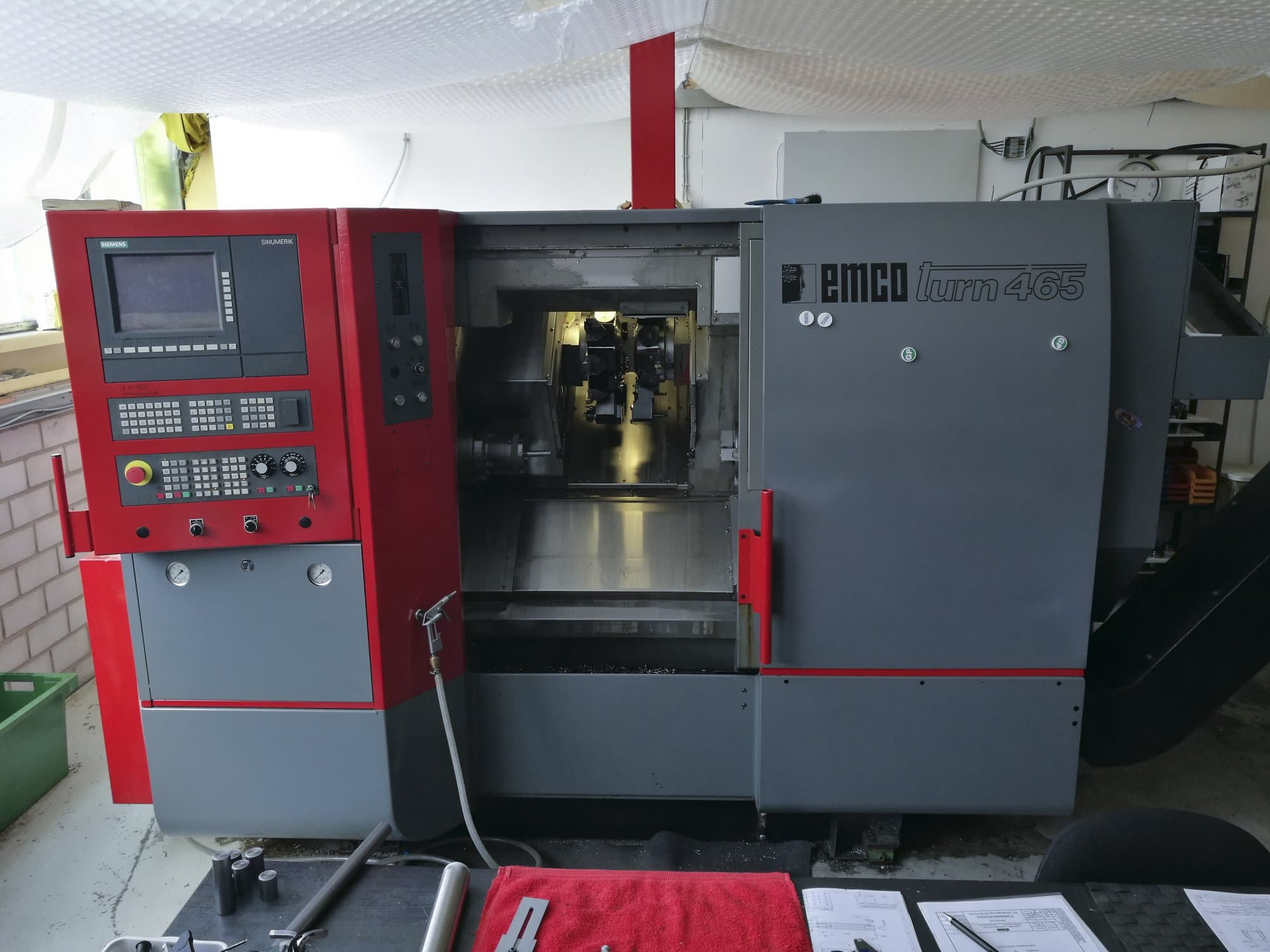 Koneen EMCO etunäkymäEMCOTURN 465 DS