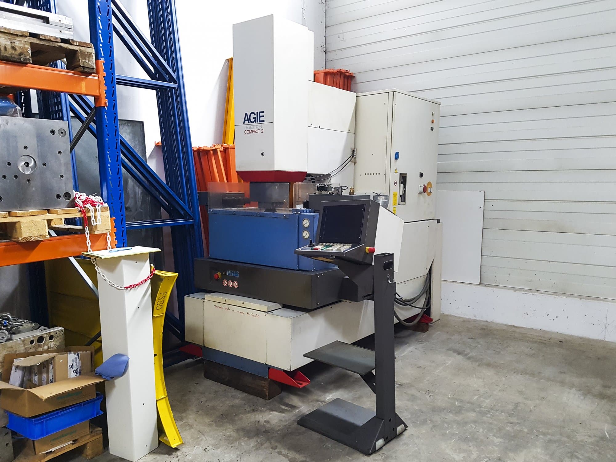 Koneen AGIE oikea näkymäAGIETRON Compact 2