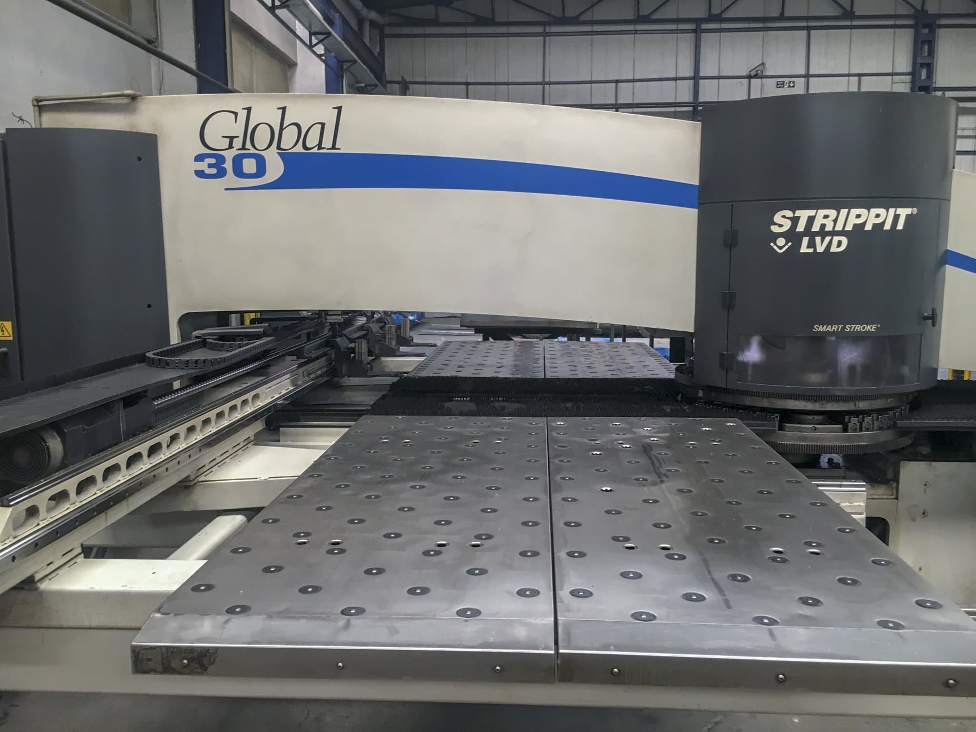Koneen LVD etunäkymäSTRIPPIT Global 30 1525