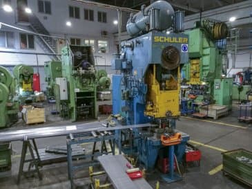 Koneen SCHULER vasen näkymäPEr 200/420