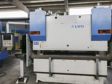 Koneen  LVD etunäkymäPPEB 80/25 CAD-CNC