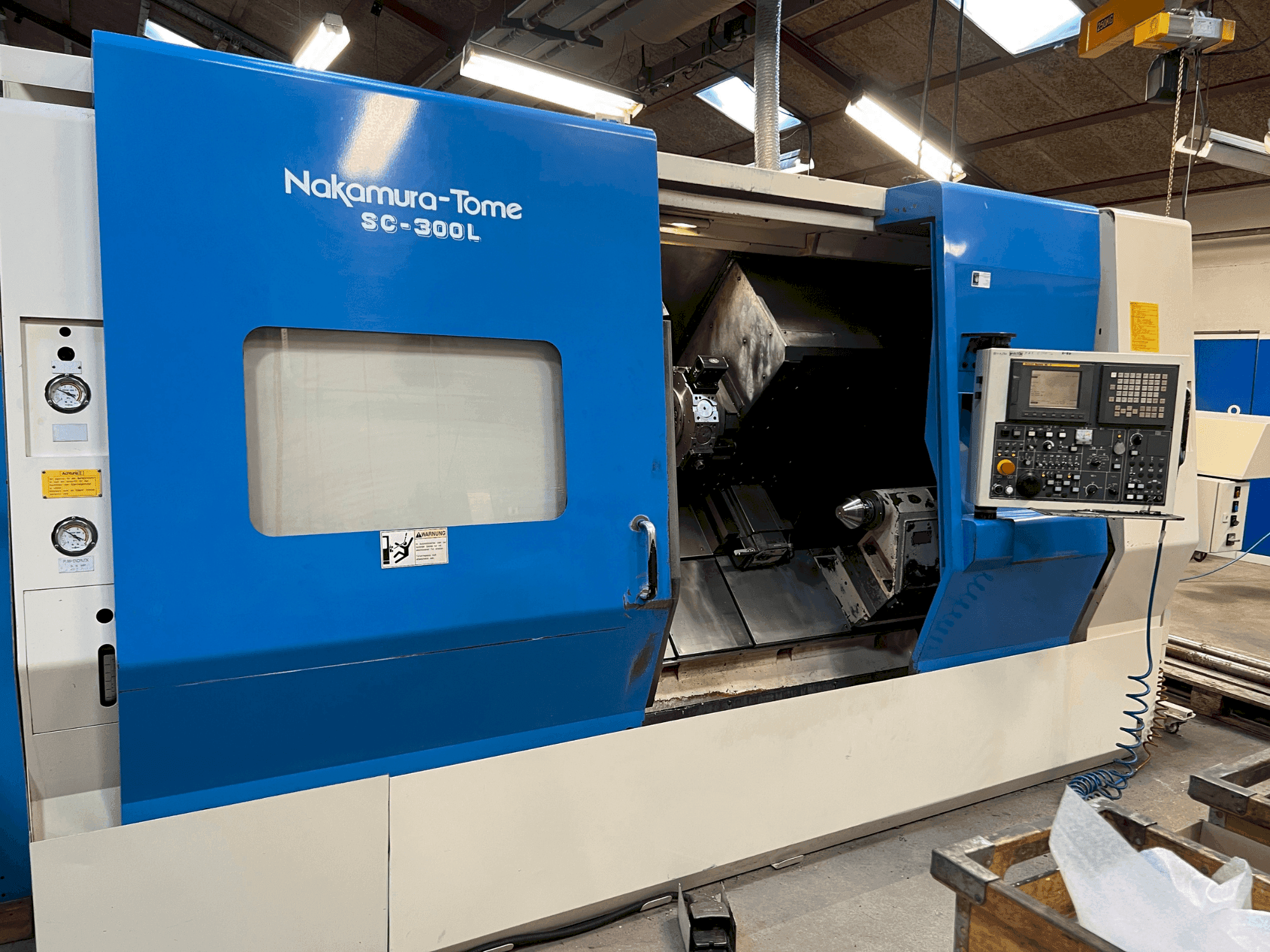 Koneen NAKAMURA SL 300LY etunäkymä