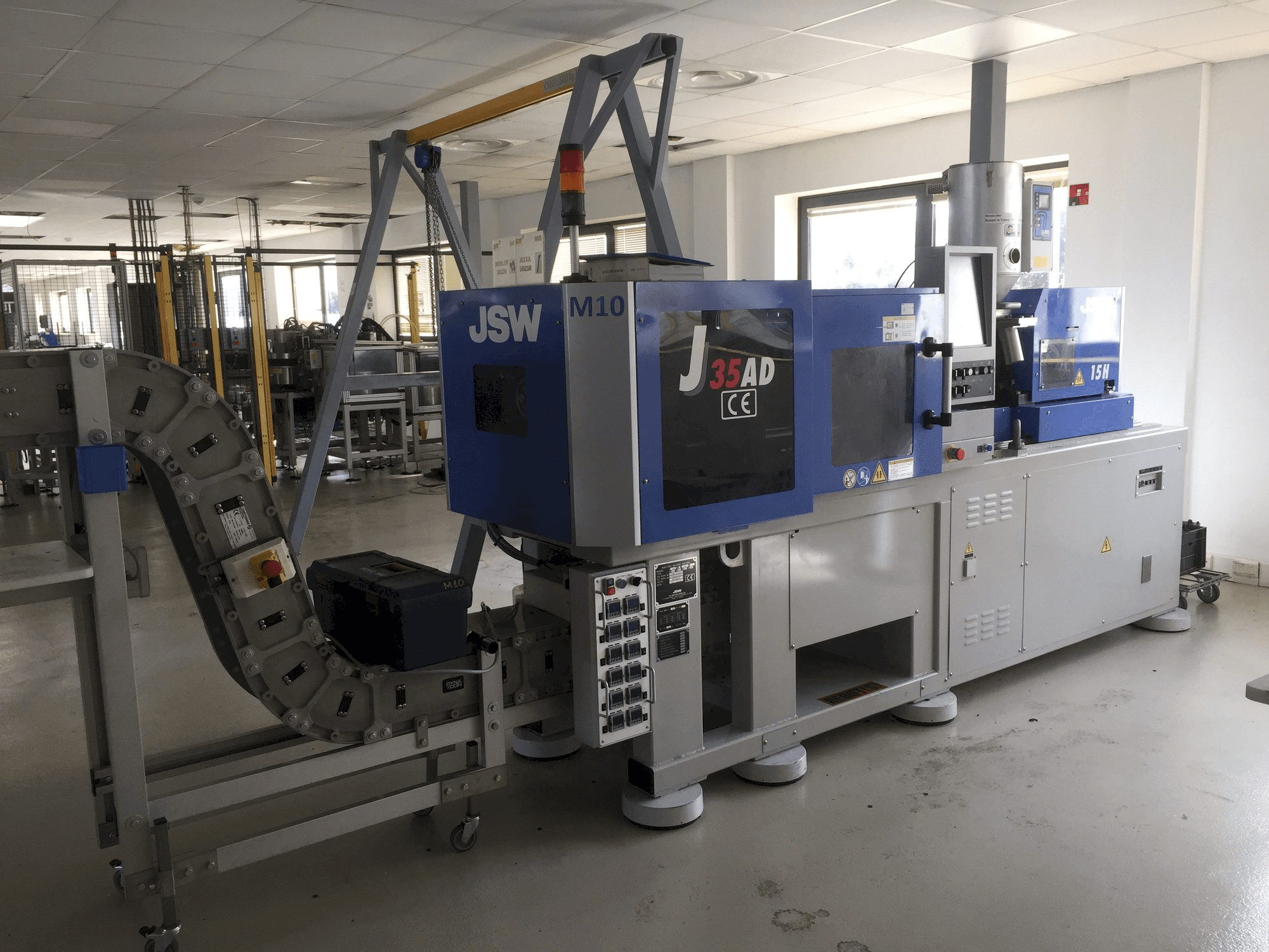 Koneen JSW J 35 AD 15 H etunäkymä