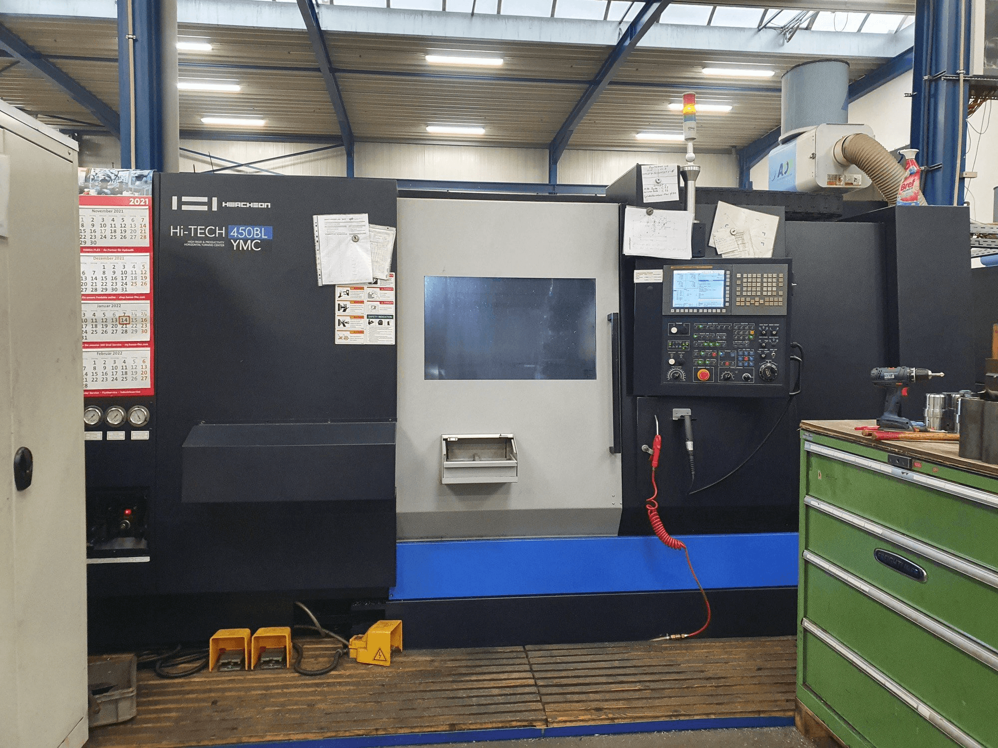 Koneen HWACHEON HI-TECH 450BL YMC etunäkymä