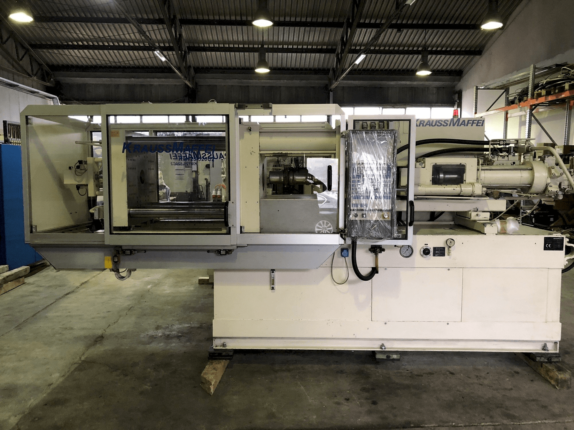 Koneen Krauss Maffei 125-520 etunäkymä