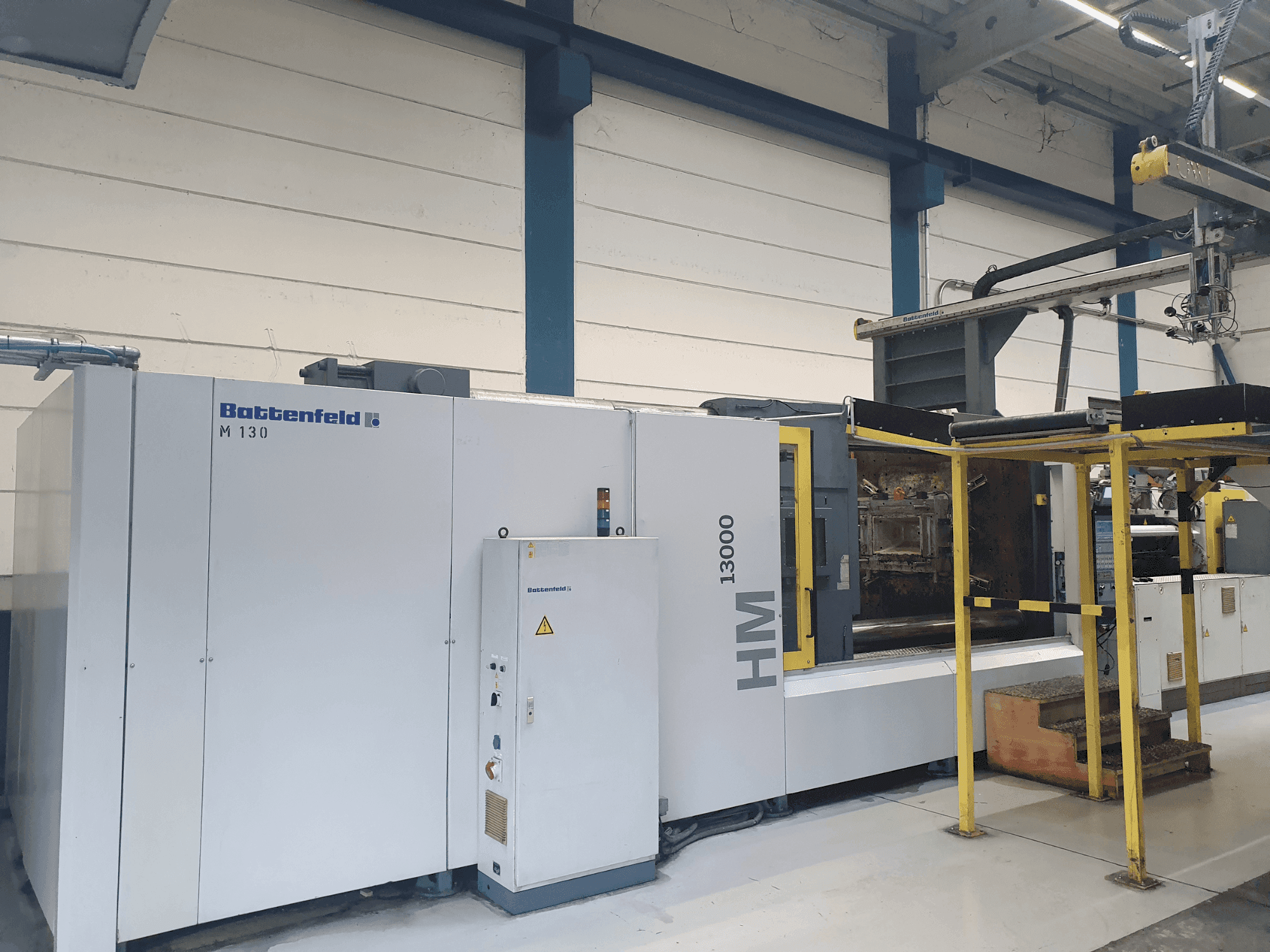 Koneen Battenfeld HM 13000/12000 etunäkymä
