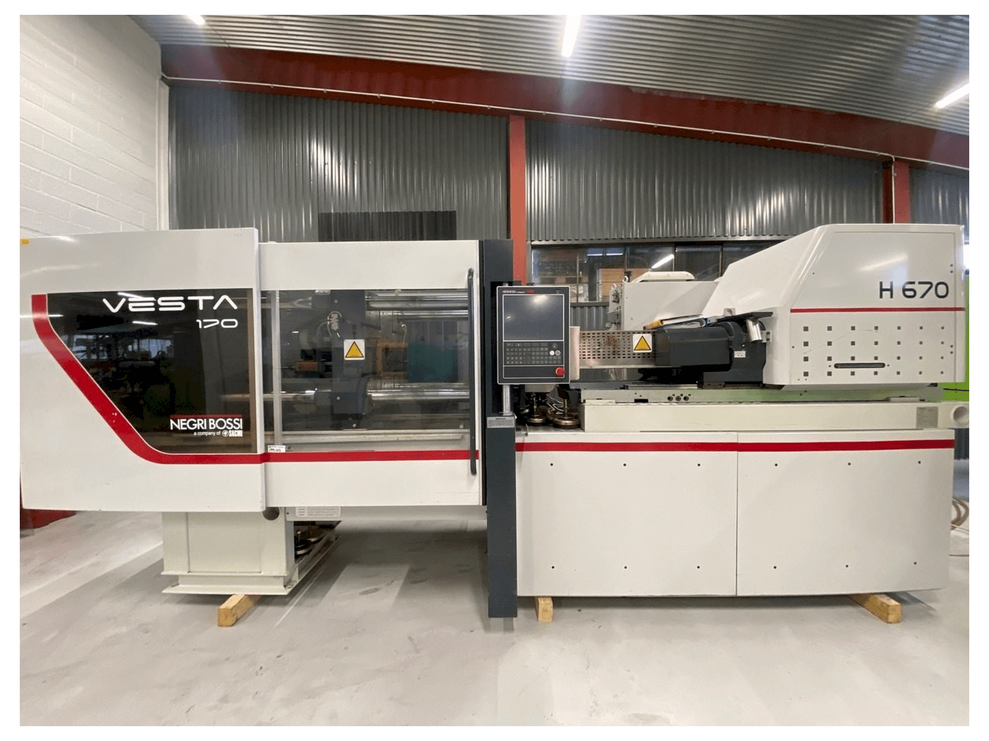 Koneen Negri Bossi VE170, M151 etunäkymä