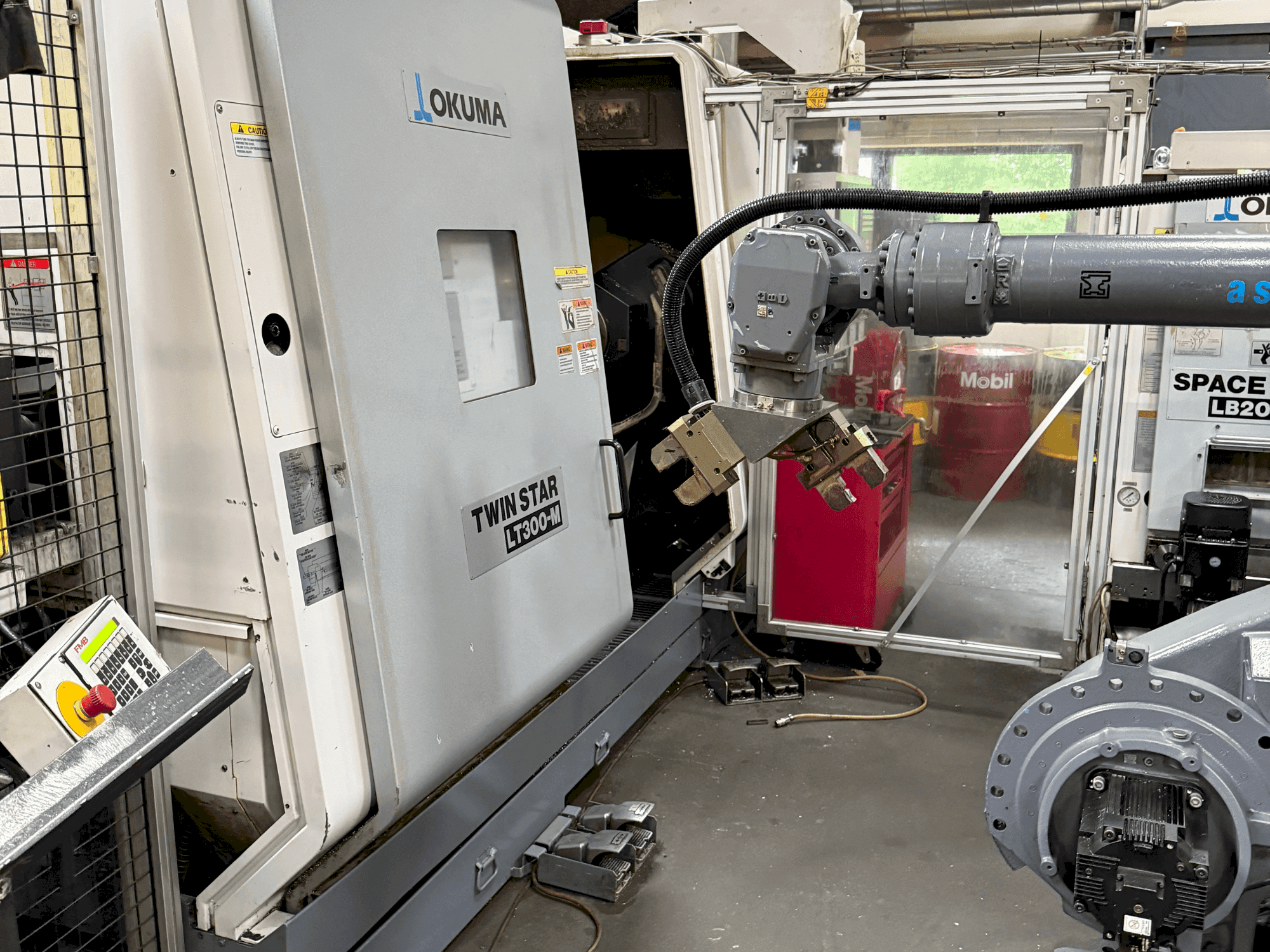 Koneen Okuma Twinstar LT300-M etunäkymä