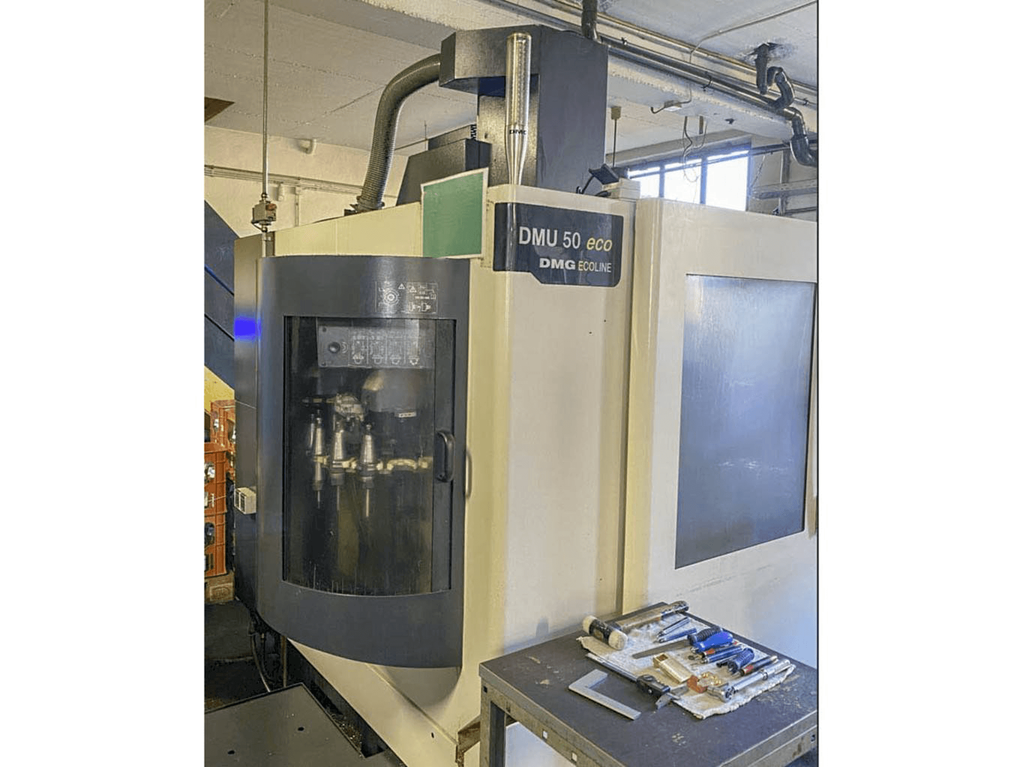 Koneen DMG MORI DMU 50 eco etunäkymä