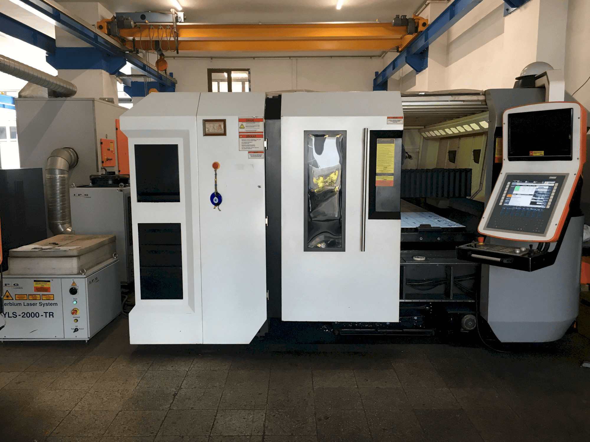 Koneen ERMAKSAN etunäkymä FIBERMAK Momentum Gen-3